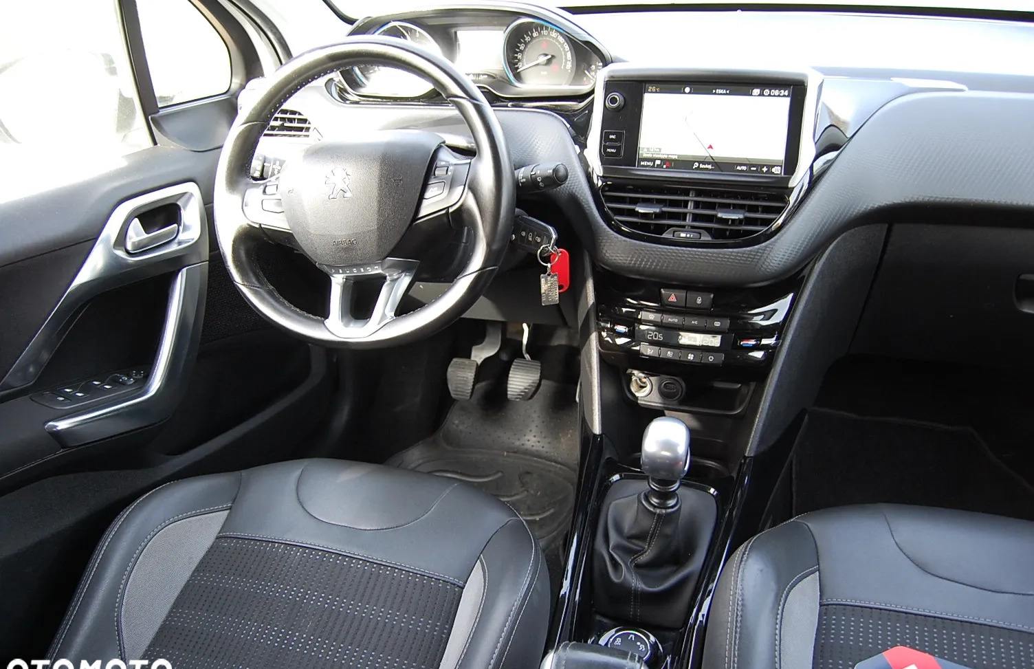 Peugeot 2008 cena 43900 przebieg: 137000, rok produkcji 2019 z Cieszyn małe 352
